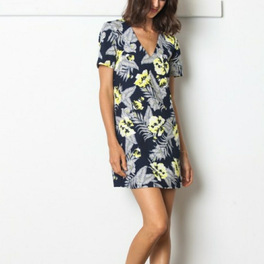 ✨3 for 12$ Sans Souci Tropical Floral Shift Dress✨